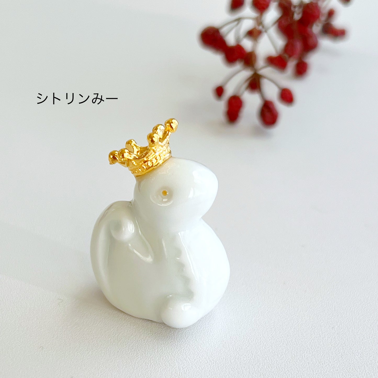 【縁起が良い白蛇】へびが苦手な店長が作ったヘビの置物「Me-!」