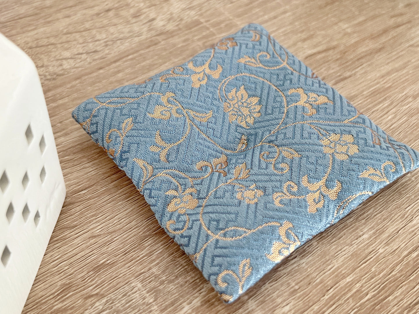 招き猫様用 金襴座布団 花唐草模様