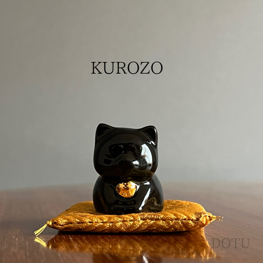 【大人気】黒猫のなにとぞ猫だから KUROZO 座布団金色