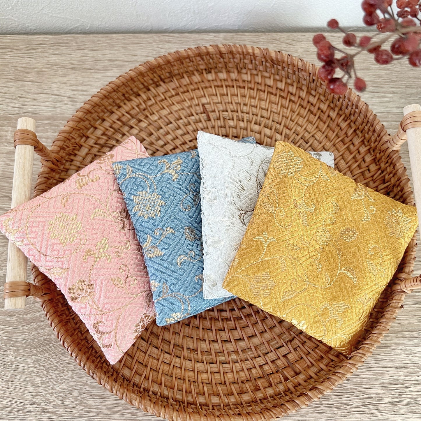 招き猫様用 金襴座布団 花唐草模様