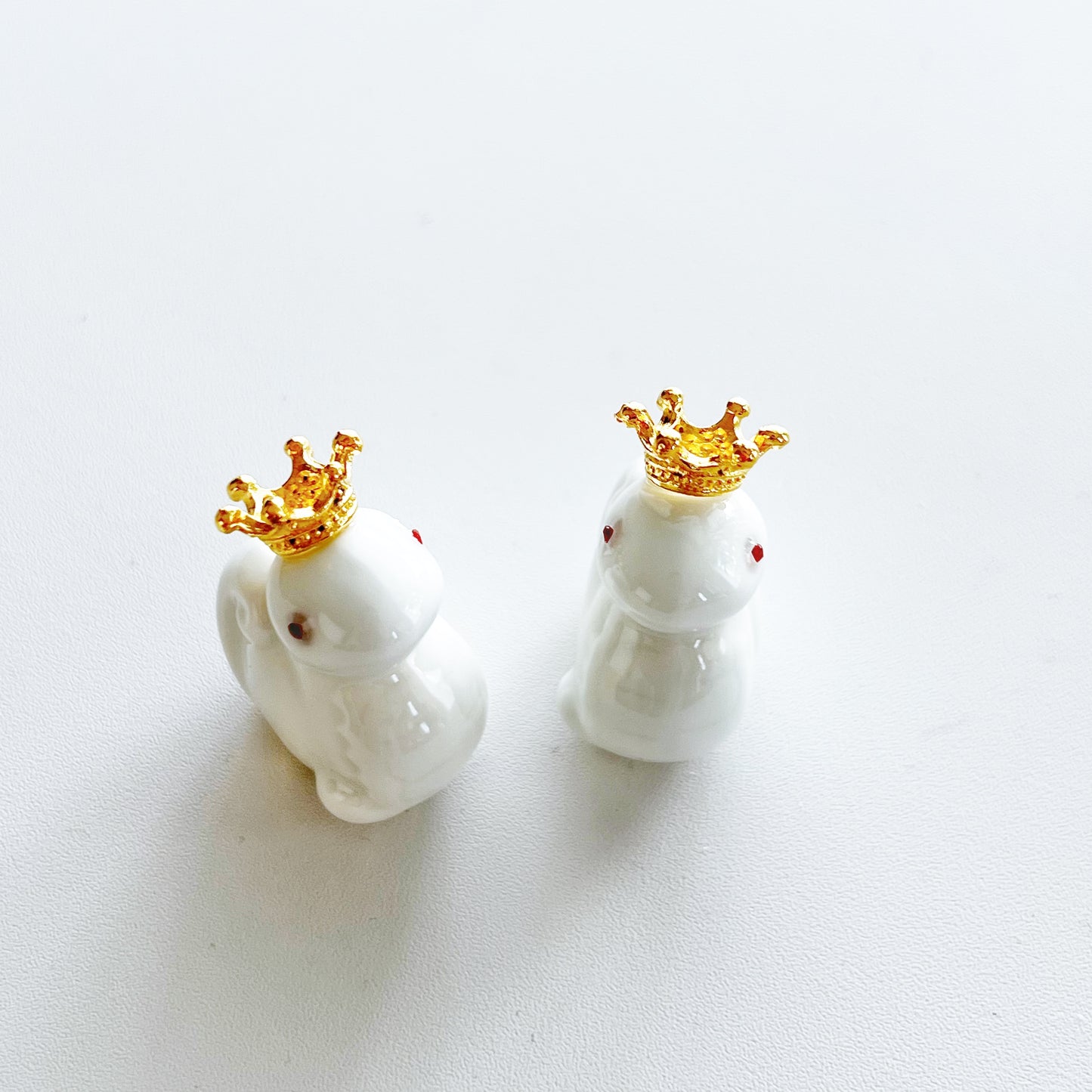 【縁起が良い白蛇】へびが苦手な店長が作ったヘビの置物「Me-!」