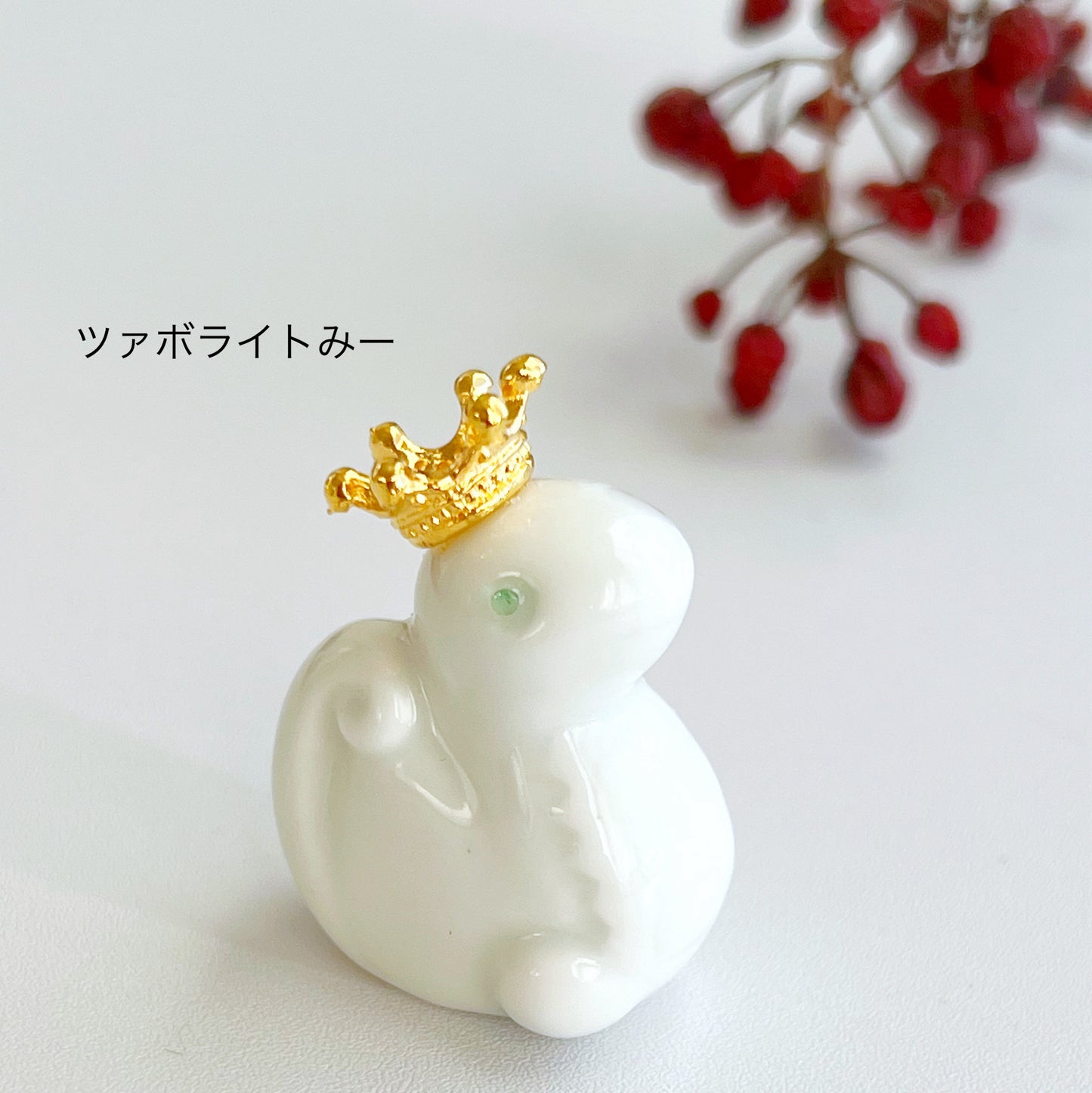 【縁起が良い白蛇】へびが苦手な店長が作ったヘビの置物「Me-!」