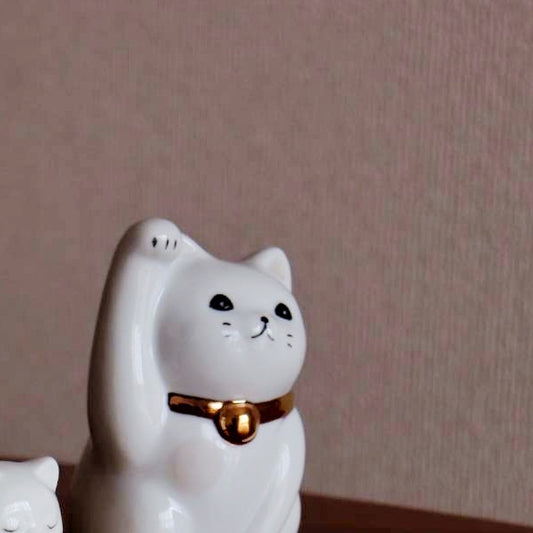 【招き猫1番人気】幸せ招き猫!ベージュのぶちの九谷焼招き猫!金ぶちちゃんと銀ぶちちゃん