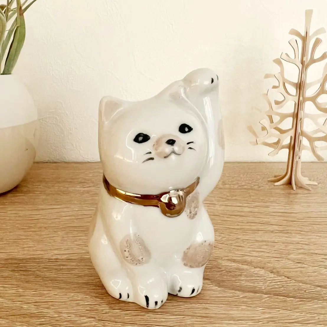 【招き猫1番人気】幸せ招き猫!ベージュのぶちの九谷焼招き猫!金ぶちちゃんと銀ぶちちゃん