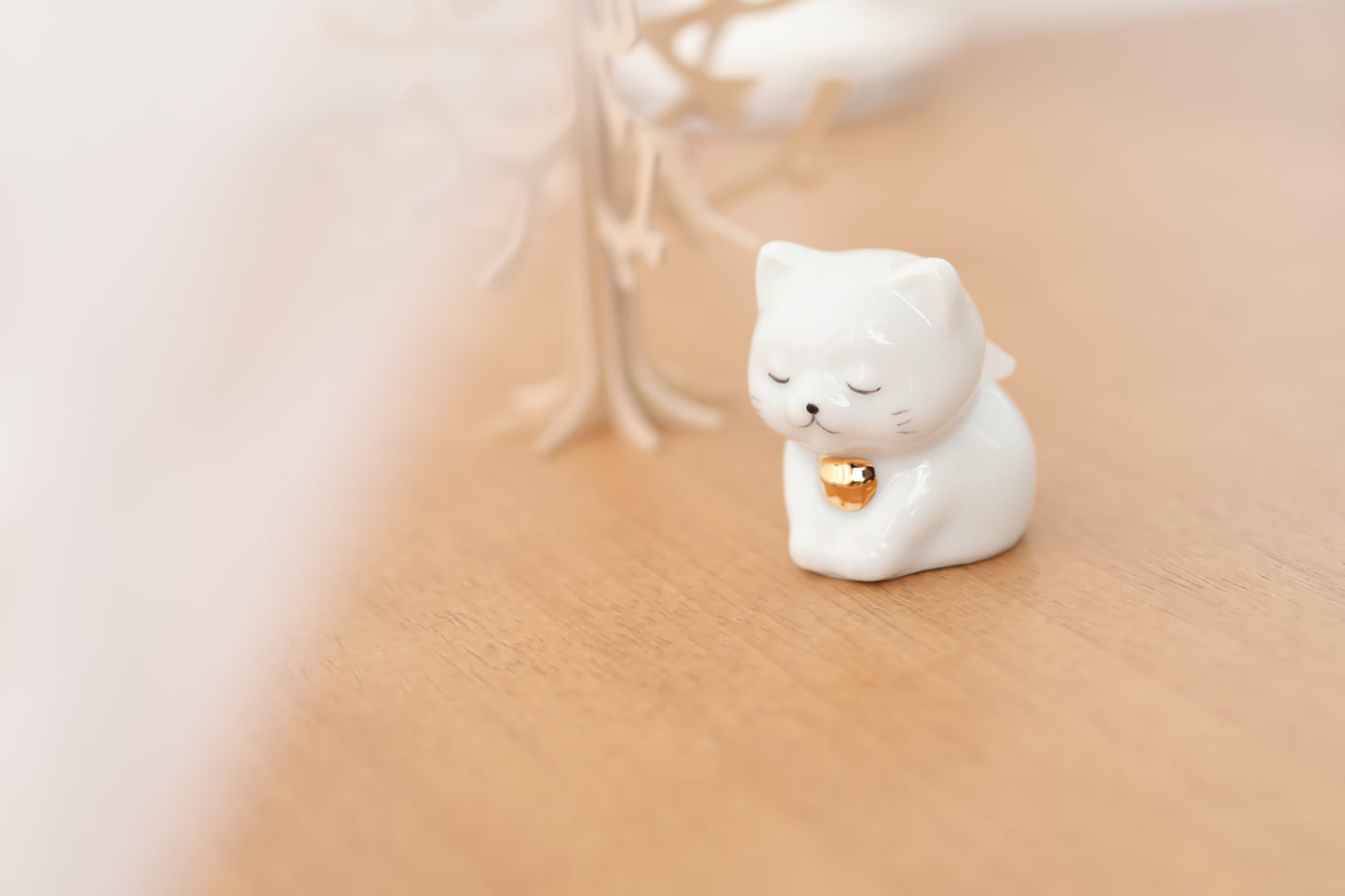 【大人気】白猫なにとぞ猫と黒猫　KUROZO　座布団付き