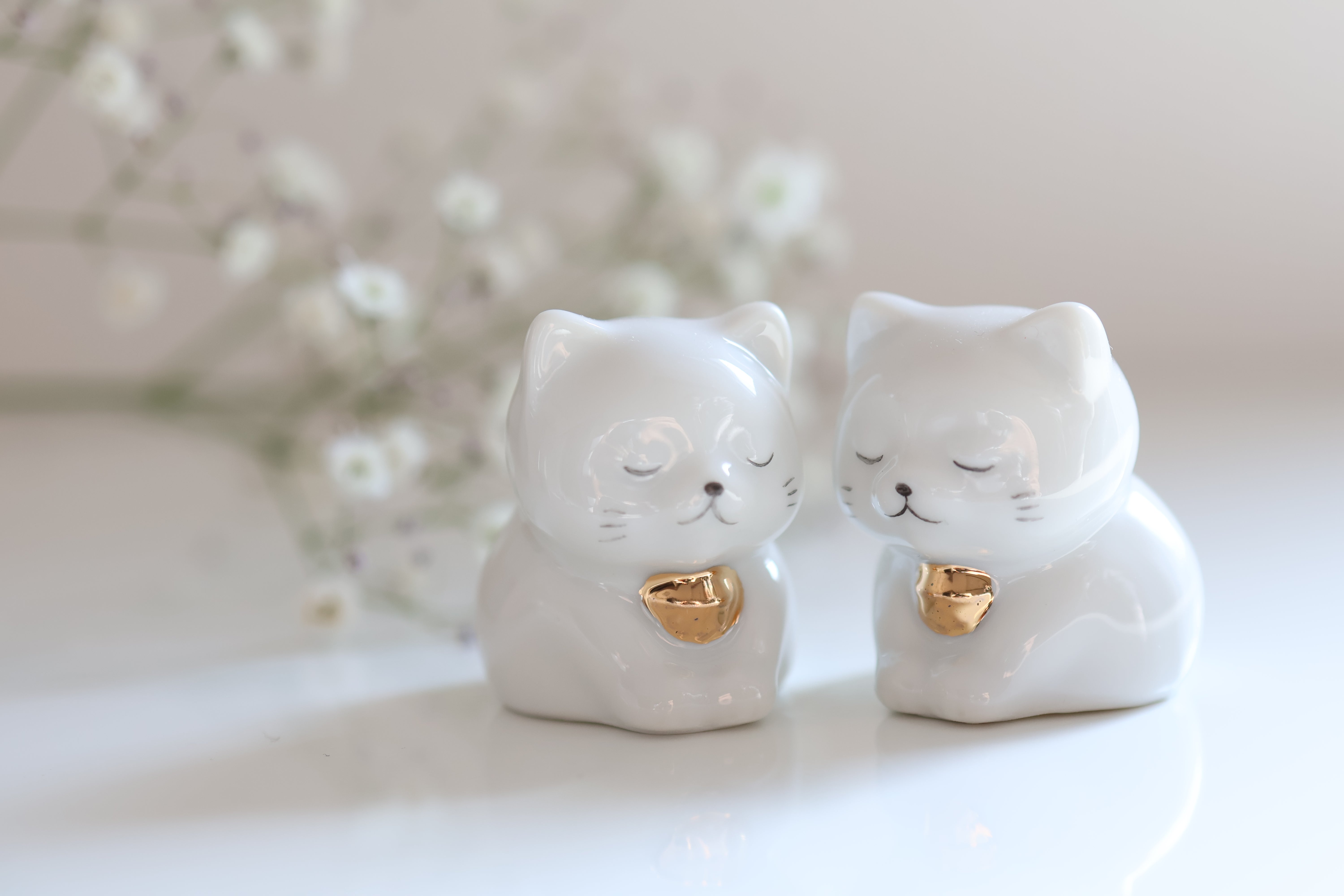 土製 小さな招き猫 守り猫 アンティーク 蚤の市 レトロな仲睦まじい三匹の招き猫 貯金箱 人形置物 骨董蚤の市 縁起物